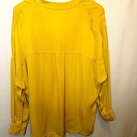 Vince Blouse 100% Silk Chartreuse Color Popover Henley Long Sleeve Oversized M - Picture 2 of 10